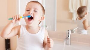 Dantų priežiūros svarba vaikams: Gerų įpročių kūrimas nuo mažens