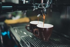 Kavos ruošimo menas: Patarimai, kaip paruošti tobulą kavos puodelį namuose